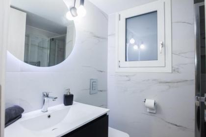 Brand new apt in Zografou - image 26