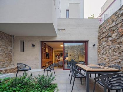 A Neoclassical Mansion in Athens - image 28