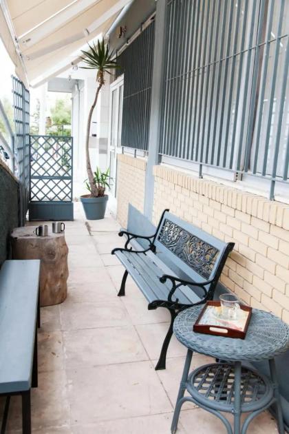 Ypsilon IconicAthensHome 140m2 Family & Pet Friendly Luxurious 3 bdm apt Acropolis 10 min taxi drive for 8 euro Quiet central neighborhood shopping 2 min walk fast wifi free parking Park with running track across the street - image 22