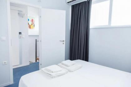 Ypsilon IconicAthensHome 140m2 Family & Pet Friendly Luxurious 3 bdm apt Acropolis 10 min taxi drive for 8 euro Quiet central neighborhood shopping 2 min walk fast wifi free parking Park with running track across the street - image 24