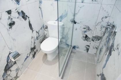 Ypsilon IconicAthensHome 140m2 Family & Pet Friendly Luxurious 3 bdm apt Acropolis 10 min taxi drive for 8 euro Quiet central neighborhood shopping 2 min walk fast wifi free parking Park with running track across the street - image 26