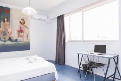 Ypsilon IconicAthensHome 140m2 Family & Pet Friendly Luxurious 3 bdm apt Acropolis 10 min taxi drive for 8 euro Quiet central neighborhood shopping 2 min walk fast wifi free parking Park with running track across the street - image 27