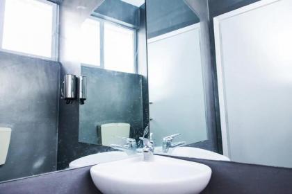 Ypsilon IconicAthensHome 140m2 Family & Pet Friendly Luxurious 3 bdm apt Acropolis 10 min taxi drive for 8 euro Quiet central neighborhood shopping 2 min walk fast wifi free parking Park with running track across the street - image 30