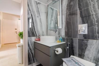 Adorable 2 Bedrooms Apartment in Athens - image 24