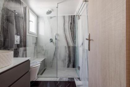 Adorable 2 Bedrooms Apartment in Athens - image 25