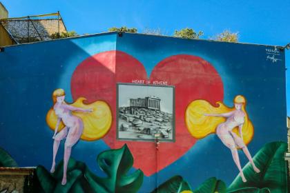 Ultimate 3 Apt Building in the Center for 15 ppl - image 28