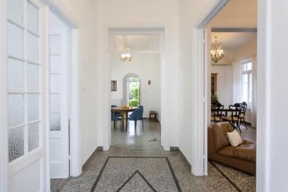 An Enchanting House with a Lush Garden Downtown - image 21
