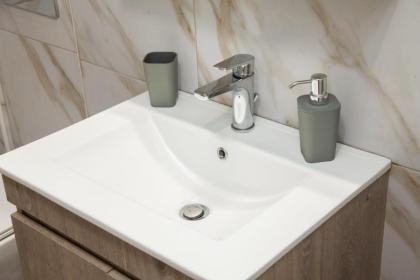 Charming Urban Oasis 1BR Apt near Megaro Mousikis - image 29
