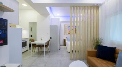 Beautiful studio in central location - image 24