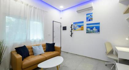 Beautiful studio in central location - image 25