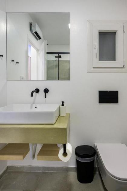 Beautiful studio in central location - image 28