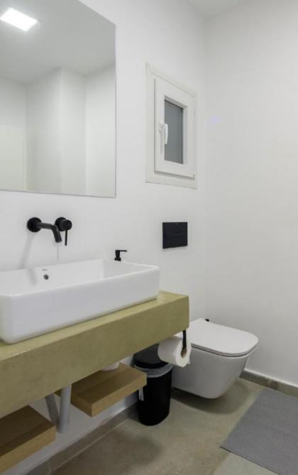 Beautiful studio in central location - image 29