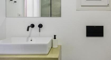 Beautiful studio in central location - image 30