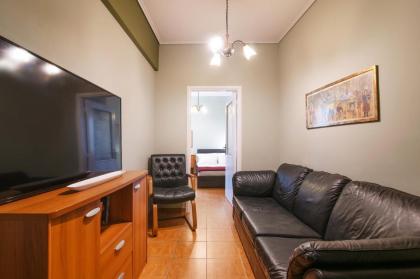 oscar city room - image 22