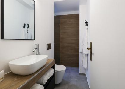 Prime location Athens Exec 2BD Apt by Live&Travel - image 30
