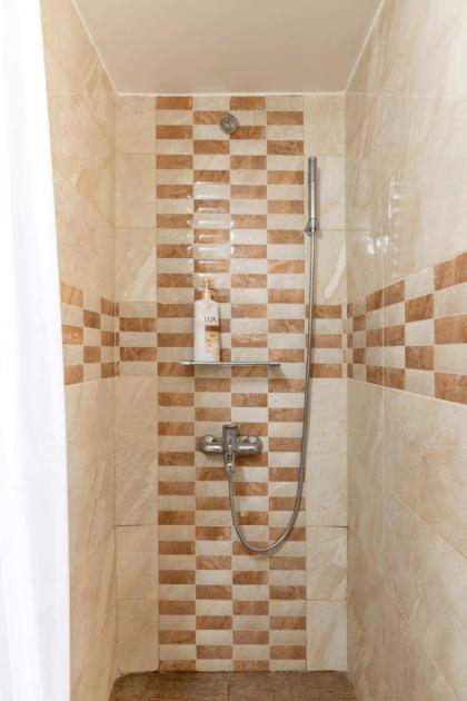 Minimalist & artistic apt close to the Center - image 28