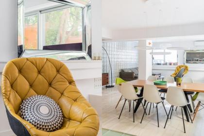 Fashionable apt in prime location! DA12 - image 21