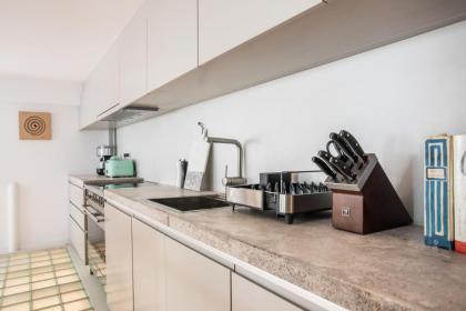 Fashionable apt in prime location! DA12 - image 23