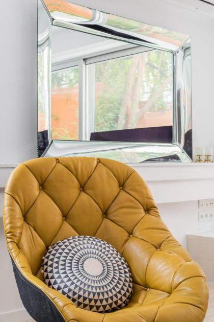 Fashionable apt in prime location! DA12 - image 24