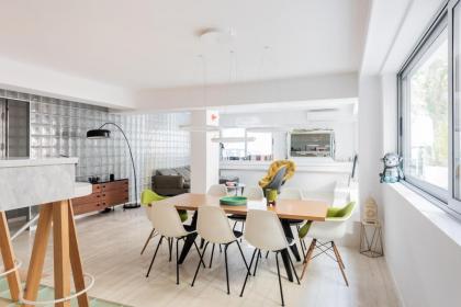 Fashionable apt in prime location! DA12 - image 25