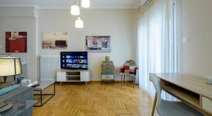 Cosy 2BR flat near Ampelokipoi station & hospitals - image 25