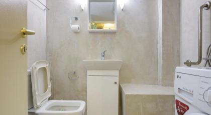 Cosy 2BR flat near Ampelokipoi station & hospitals - image 26