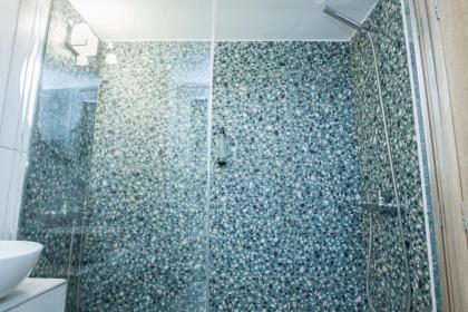 Metaxourgio 2 Bedroom Gem for Urban Explorers - image 26