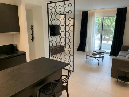 Glyfada South42 - image 23