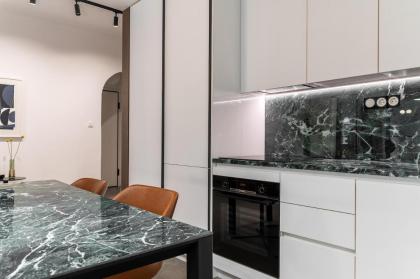 High-end RENOV Apt with an amazing office - image 21