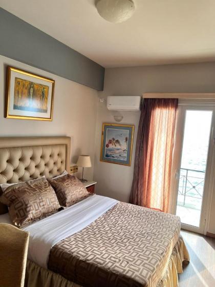 Queens Leriotis Hotel - image 21