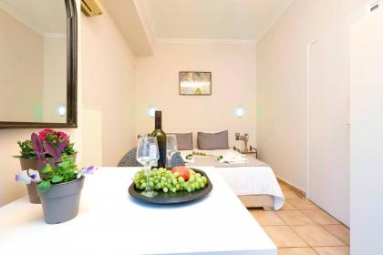 Silver Athens Triple Room - image 22