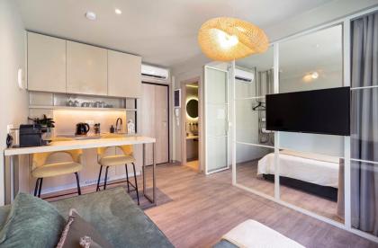 Yalarent Stunning Apartments at the Heart of Athens - image 23