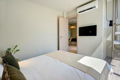 Yalarent Stunning Apartments at the Heart of Athens - image 25