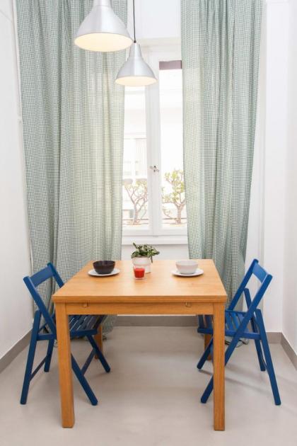 Experience Luxury and Comfort in the Heart of Kolonaki - image 2