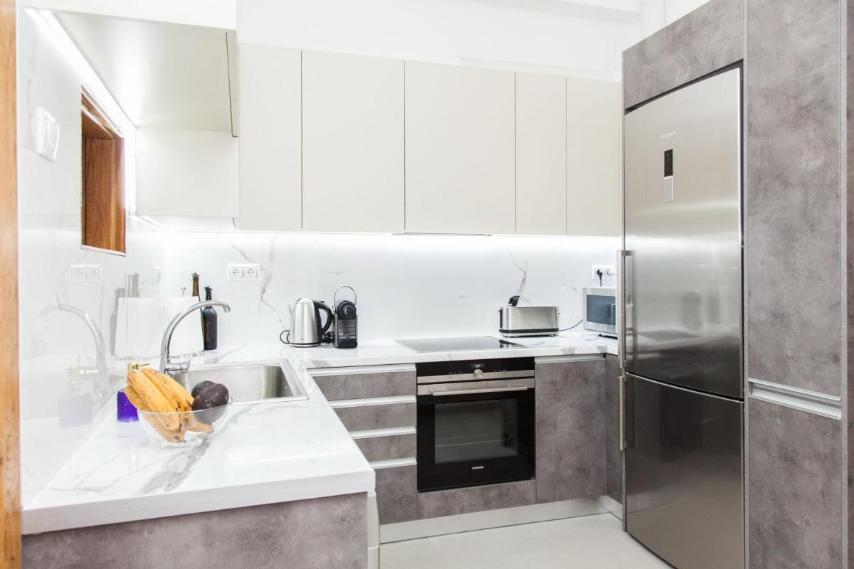 Experience Luxury and Comfort in the Heart of Kolonaki - image 3