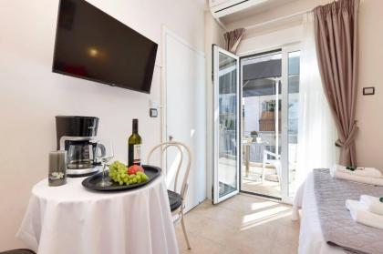 Silver Athens Double Room with Balcony - image 21