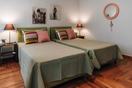 Monastiraki-Psiri Old Town 3-bdr apt sleep 6-10p spacious court yard - image 21