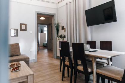 Monastiraki-Psiri Old Town 3-bdr apt sleep 6-10p spacious court yard - image 24