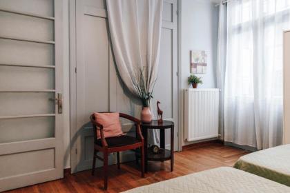 Monastiraki-Psiri Old Town 3-bdr apt sleep 6-10p spacious court yard - image 25