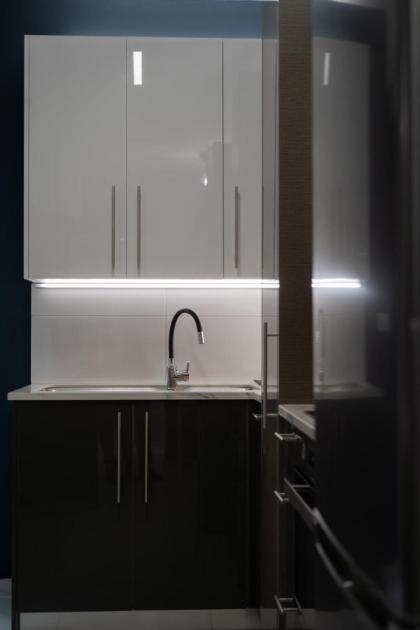 New modern semi basement - image 21