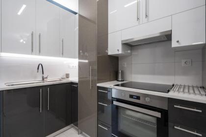 New modern semi basement - image 26