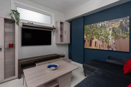 New modern semi basement - image 29