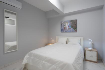 New modern semi basement - image 30