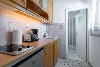 Cozy Penthouse Under Acropolis - image 22