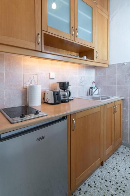 Cozy Penthouse Under Acropolis - image 23