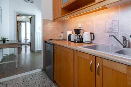 Cozy Penthouse Under Acropolis - image 24