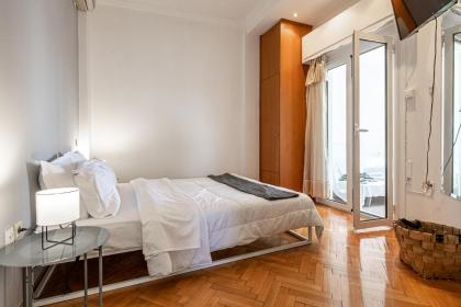 Cozy Penthouse Under Acropolis - image 26