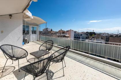 Cozy Penthouse Under Acropolis - image 27